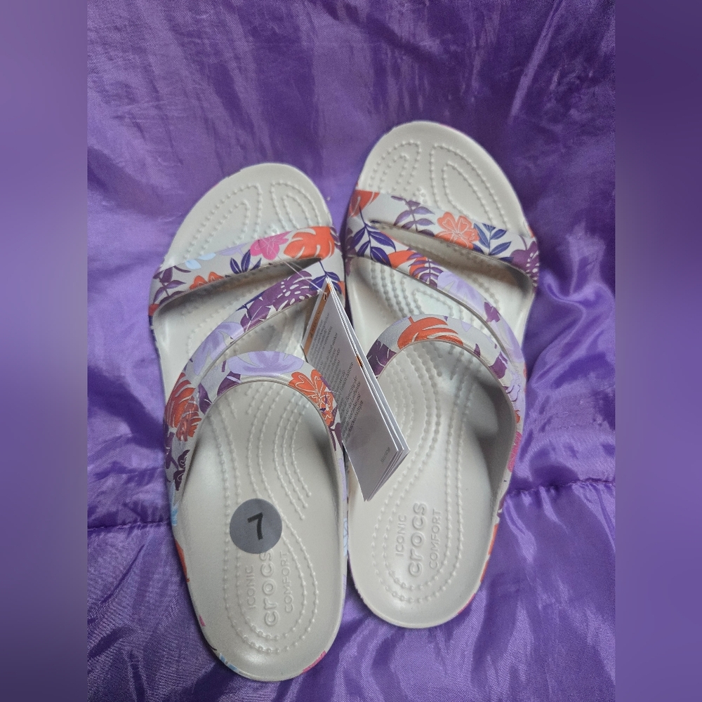 NEW Crocs Women's Kadee II Tropical Sandal, Size 7
